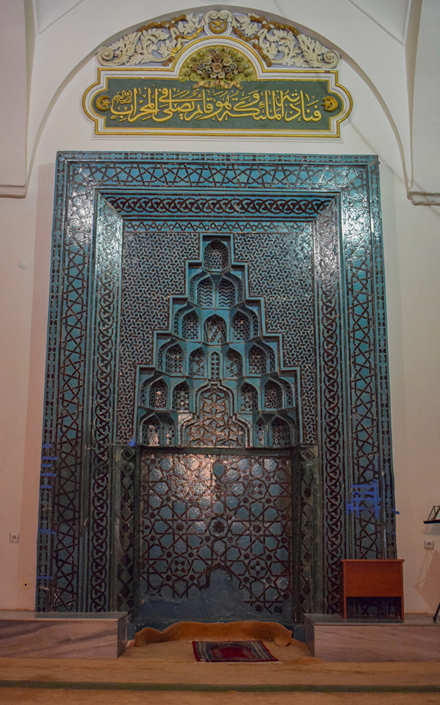 Aydınoğlu Mehmed Bey Camii’nin çini süslemeli mihrabı ( Fotoğraf: Merve Nur Türker)