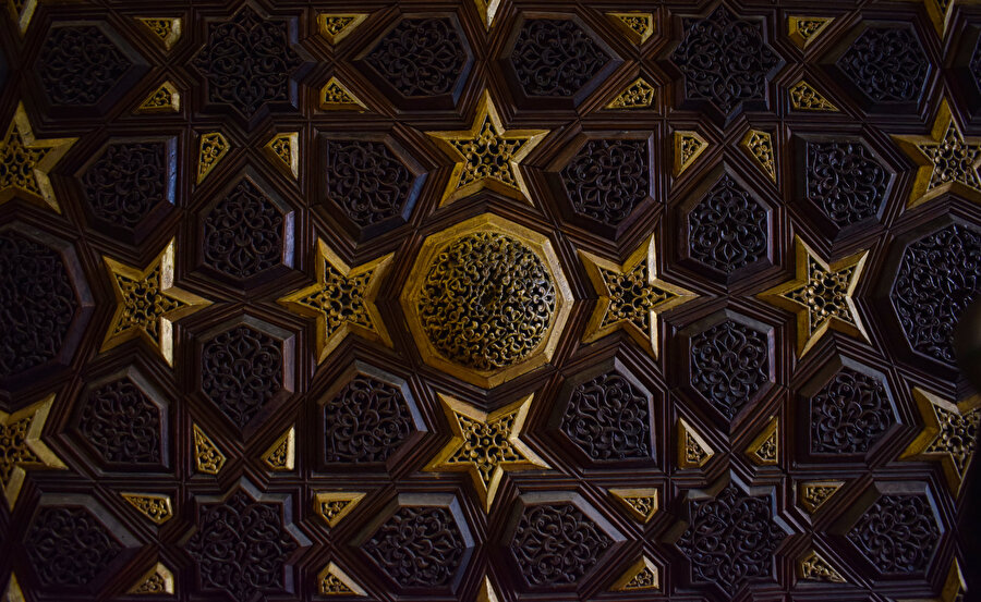 Aydınoğlu Mehmed Bey Camii minber süslemesinin yakından görünümü ( Fotoğraf: Merve Nur Türker)