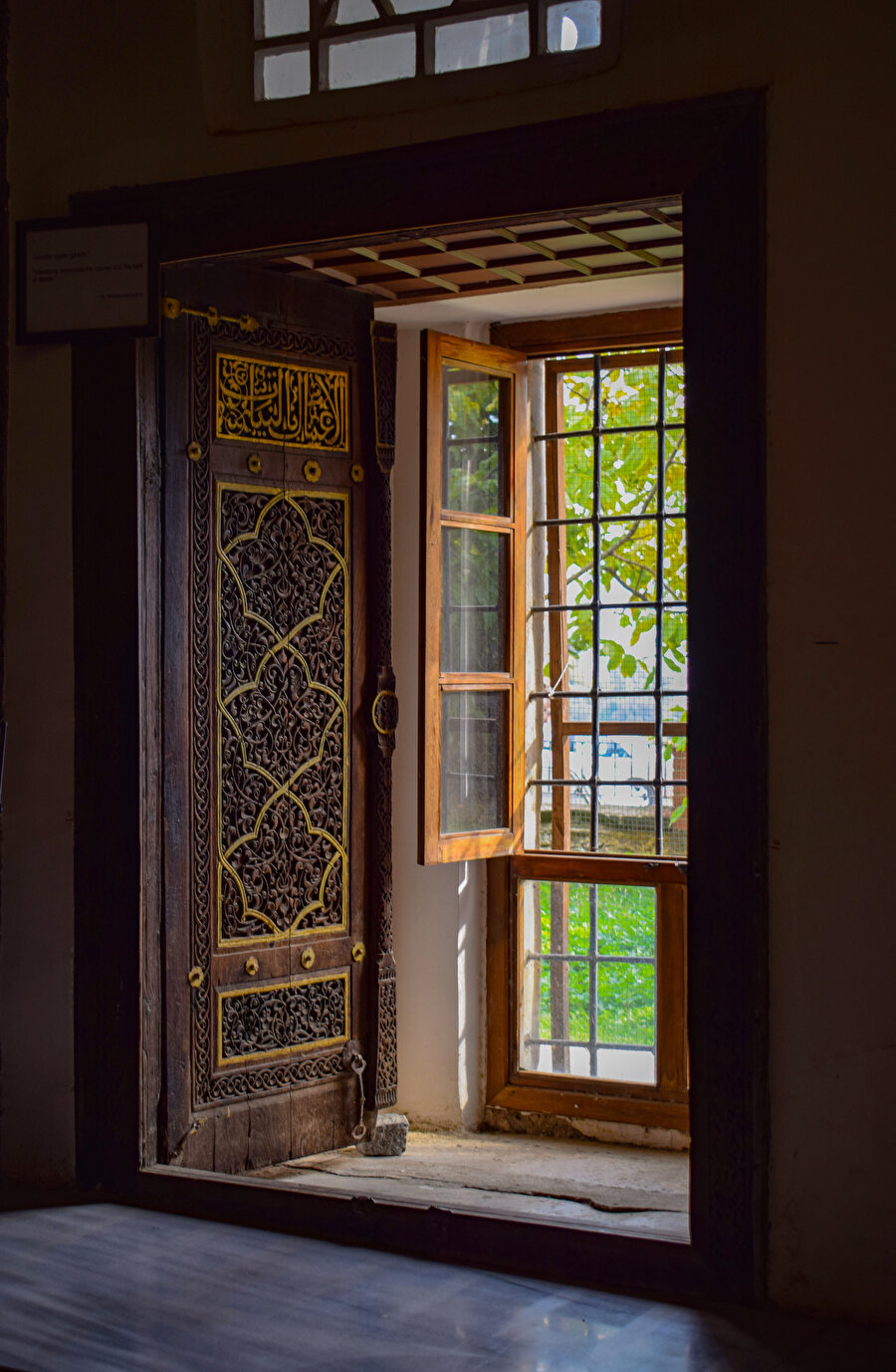 Aydınoğlu Mehmed Bey Camii pencere kapakları ( Fotoğraf: Merve Nur Türker)