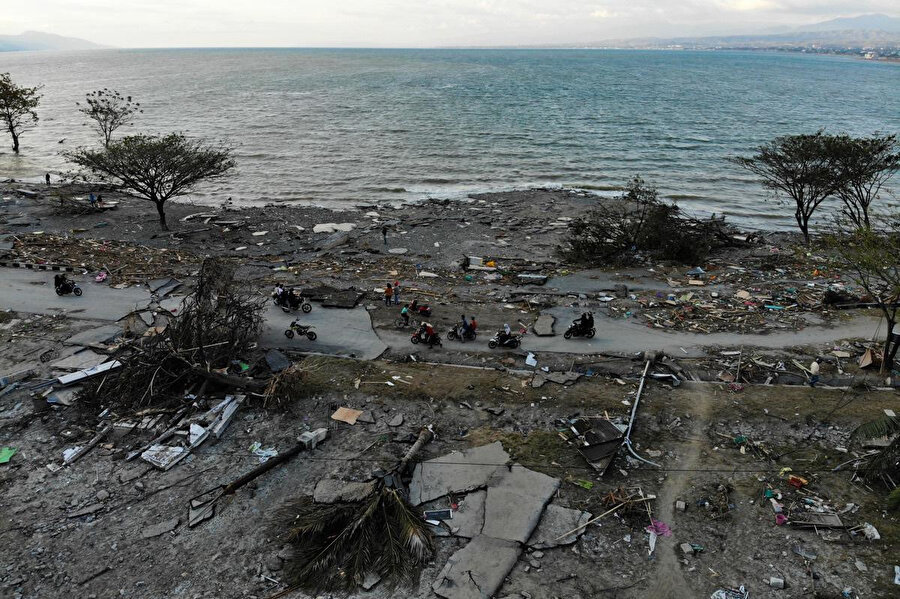 Endoneya'da depremin ardından tsunami uyarısı yapıldı