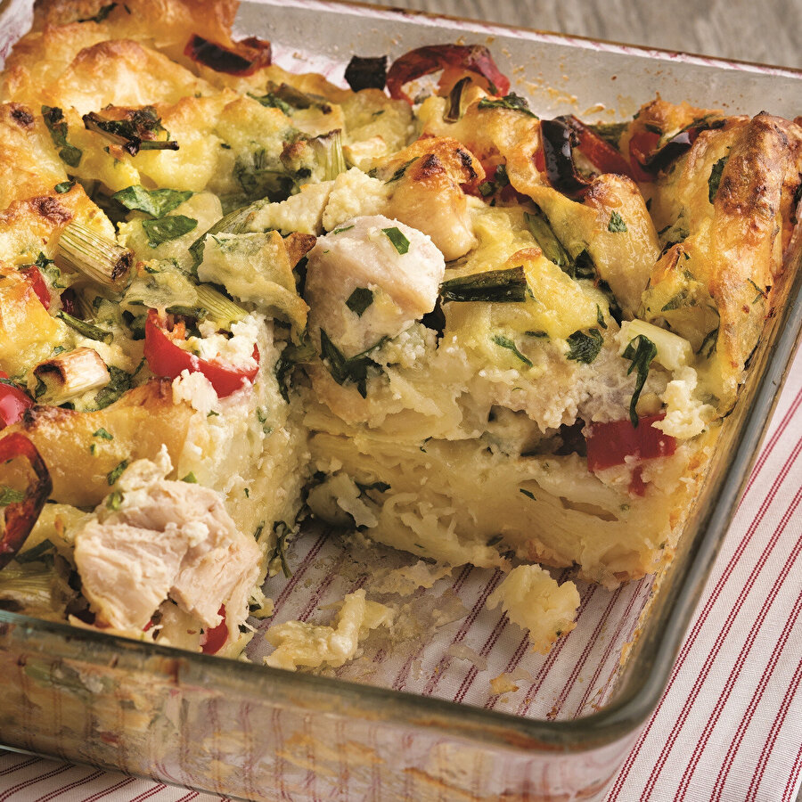 Taze Otlu ve Tavuklu Pırtık Böreği tarifi