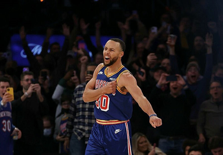 Stephen Curry NBA tarihine geçti