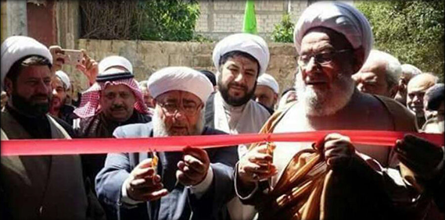 Humus Evkâf Müdürü Isâm el-Mısrî’nin açılışını kendi elleriyle yaptığı bir Hüseyniyye.