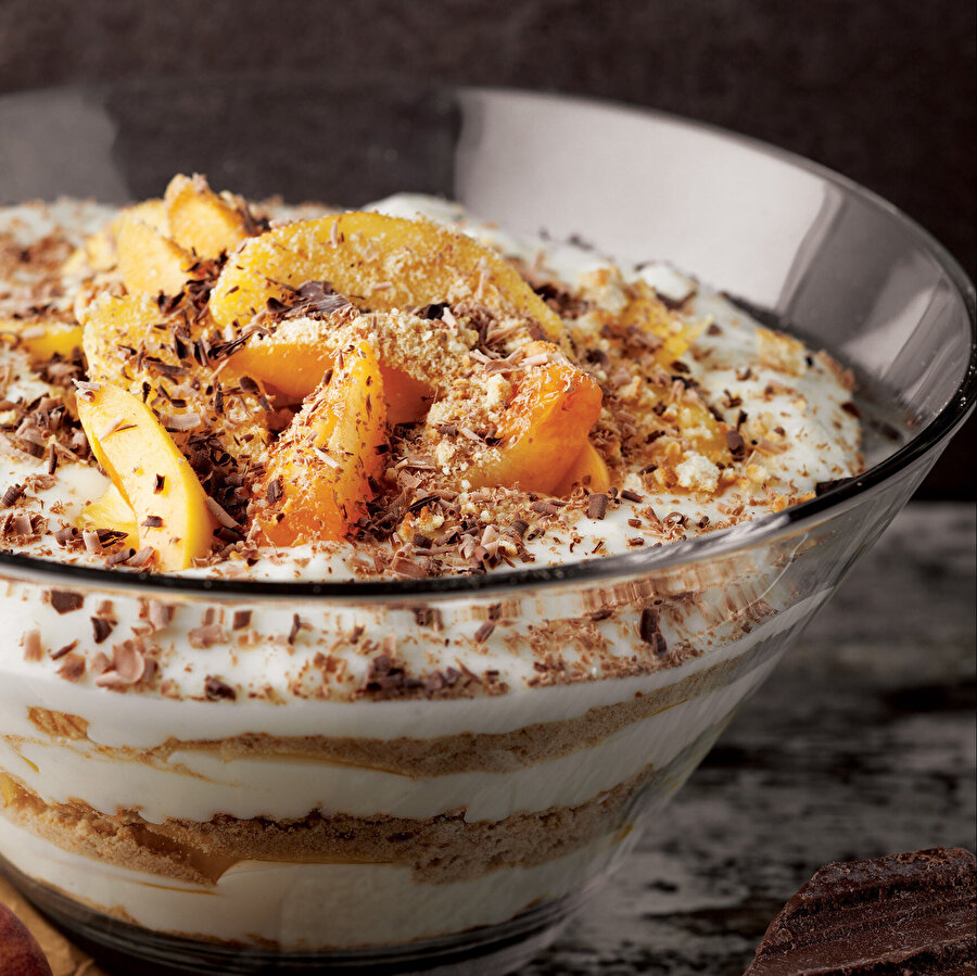 Kayısı ve Şeftalili Triffle tarifi