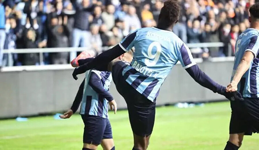 Balotelli'den ilginç tebrik