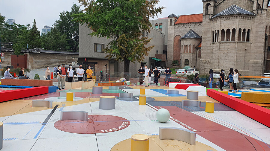 Proje, pandemi sonrası kamusal alan nasıl olmalıdır sorusuyla kurgulanıyor. 