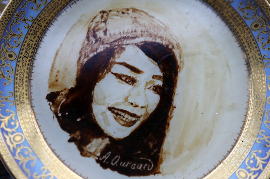 Karan, aşk acısını sık tükettiği kahvenin fincanlarına derdini dökmeye başladığını