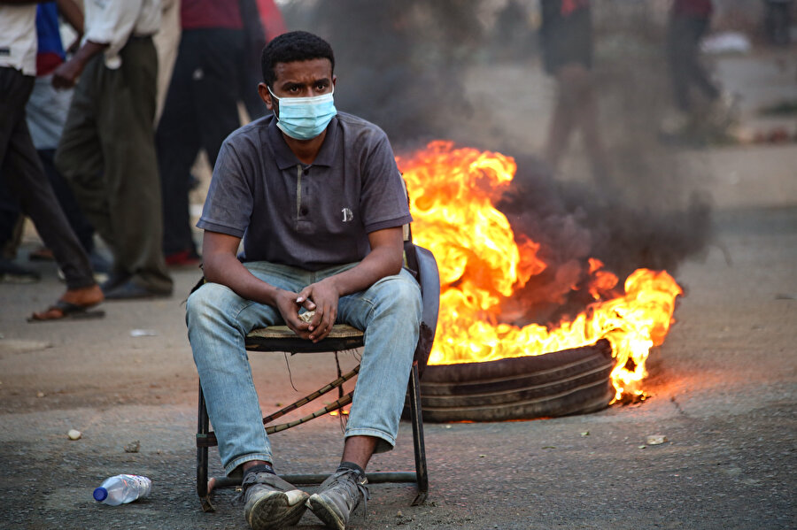 Muhalefete yakın grupların bünyesindeki Sudan Doktorlar Komitesine göre, gösterilerde şu ana kadar 48 kişi hayatını kaybetti.