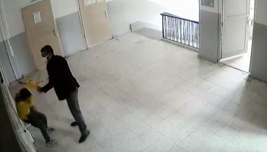 Öğretmenin öğrencisini dövdüğü görüntüler kameralara yansımıştı