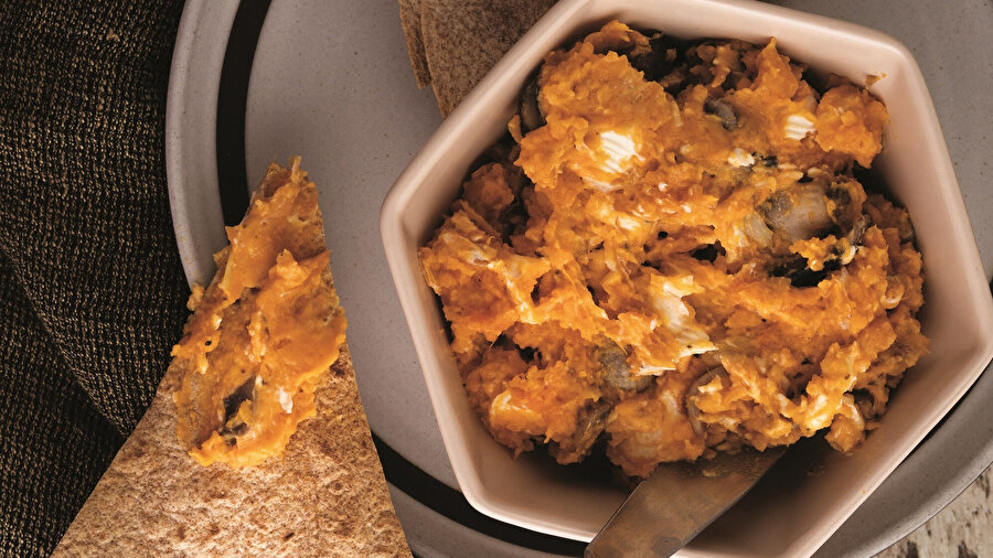 Tatlı Patates ve Keçi Peynirli Pate tarifi