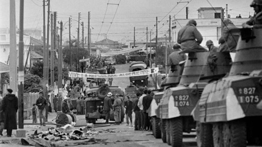 Fransa, Cezayir Bağımsızlık Savaşı'na ilişkin resmi devlet arşivlerinin bir bölümünü, belirlenen tarihten 15 yıl önce halka açacak.