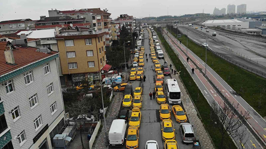 İstanbul'da taksimetre kuyruğu