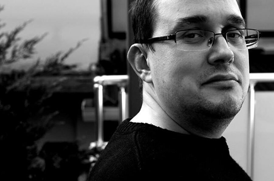 Okumak, öncelikle anlamak ve anlamlandırmak daha doğrusu bir anlamı, tecrübeyi, duyguyu dil ile ifade eden bir metni özümsemektir.