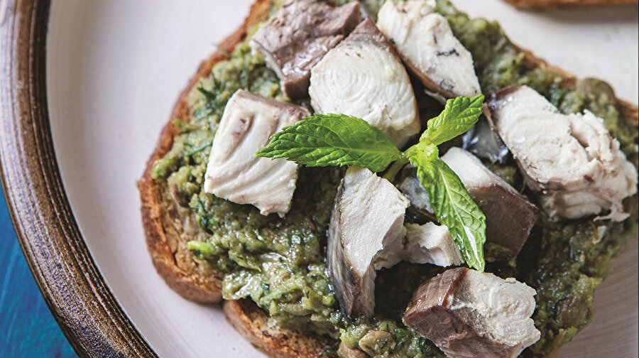 Yeşil Mercimek Pateli Ekmek Üstü Palamut tarifi