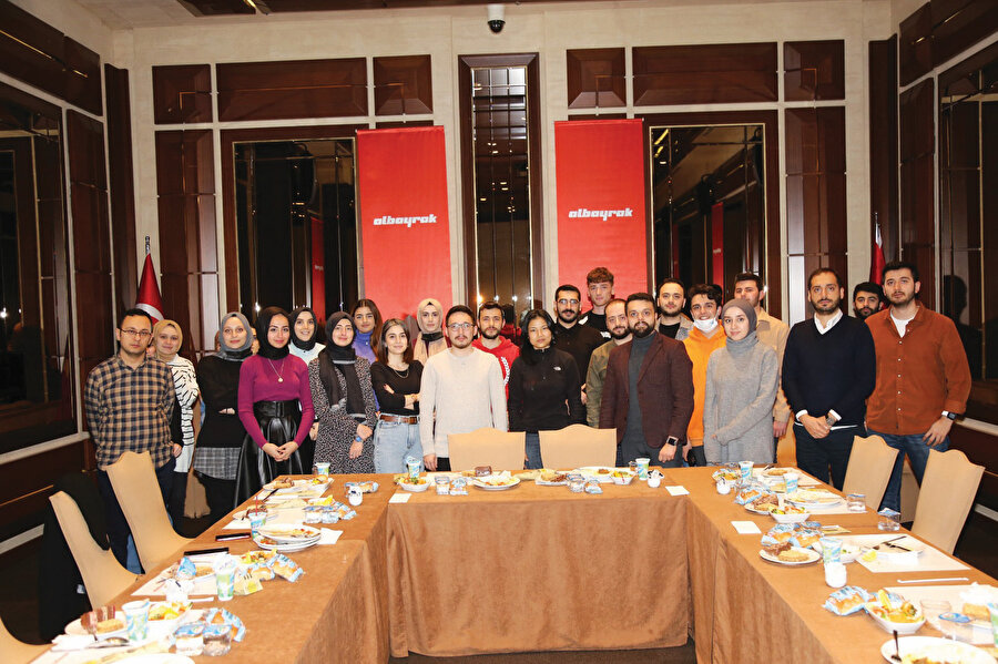 Ekip arkadaşları Nazgul Kenzhetay ve Emin Karaçak’ın dönüşünü kutladı