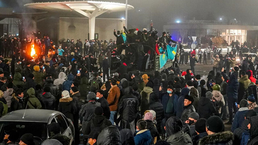 Kazakistan'da yaşanan olaylar pazar gününden beri devam ediyor