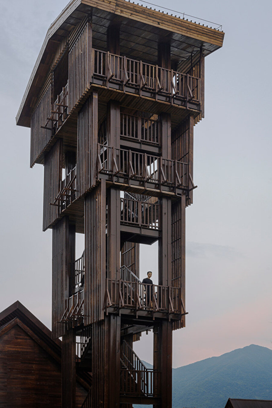 24 metrelik gözetleme kulesinden boyuna bir görünüm.