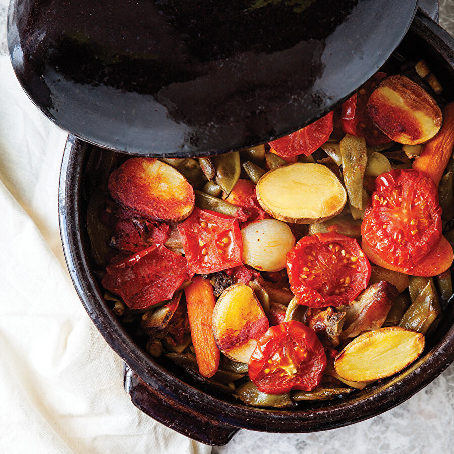 Kuzu Kapamalı Fasulye Güveci tarifi