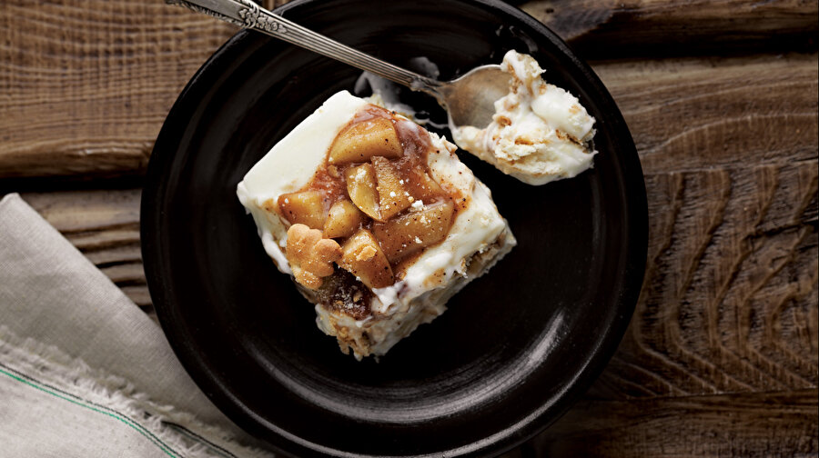 Karamelize Elmalı Bisküvili Pasta tarifi