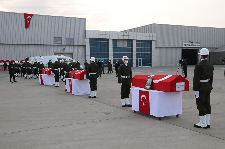 Akçakale sınır hattında şehit olan askerler törenle memleketlerine uğurlandı