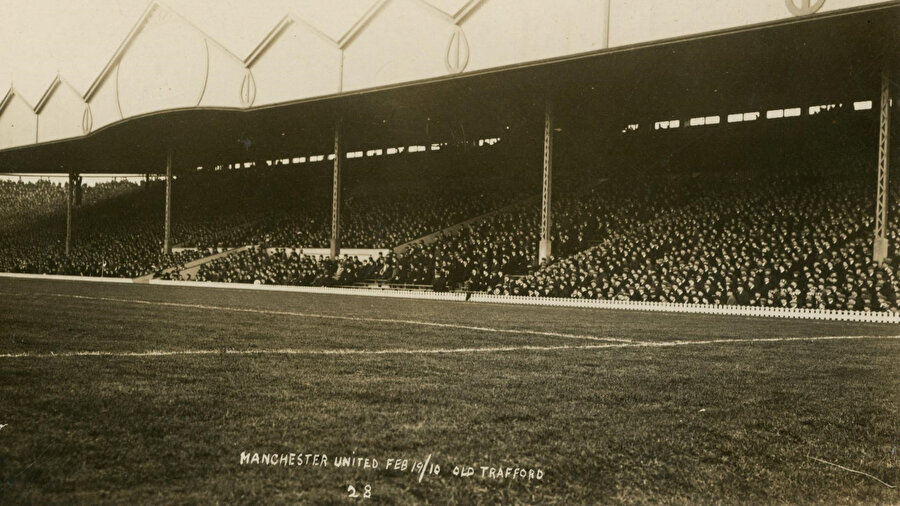 Old Trafford’da 1910 tarihli açılış maçı.