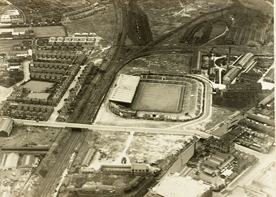 Manchester United stadyumu Old Tarafford’un 1910’lardaki hava fotoğrafı.