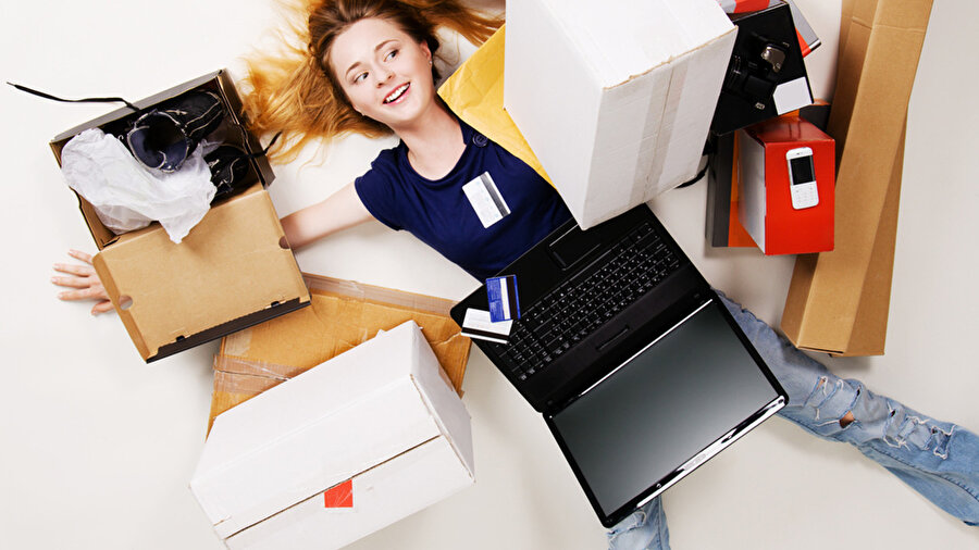 Kadınlar internetten daha fazla alışveriş yapıyor