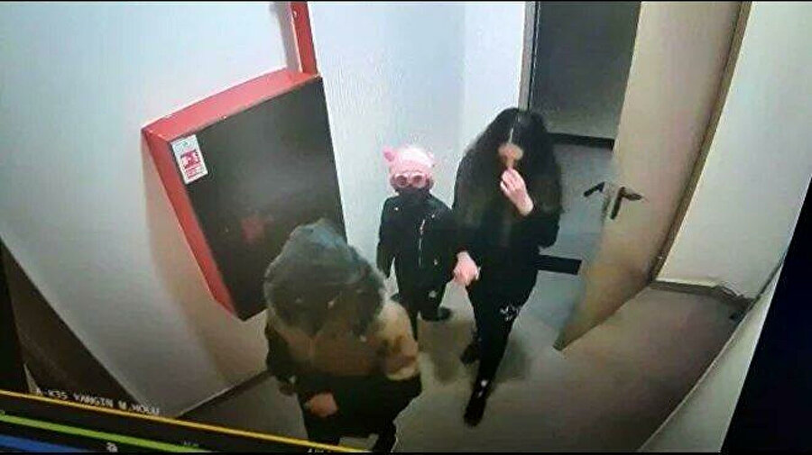 Sarıyer'de lüks bir siteye aile görünümü veren hırsızlar