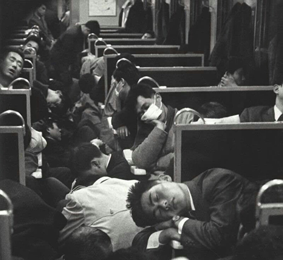 Nesiller değişse de gençlere “vur abalıya” tavrı göstermemiz değişmiyor. Gençlik dönemini bilmiyor, gençleri anlamıyoruz.