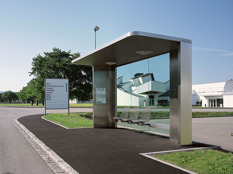 Jasper Morrison’ın tasarladığı Bus Stop.