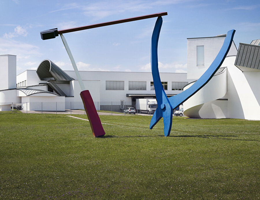 Claes Oldenburg & Coosje van Bruggen çiftinin tasarladığı Balancing Tools. 