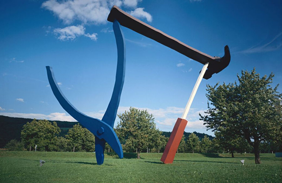 Claes Oldenburg & Coosje van Bruggen çiftinin tasarladığı Balancing Tools.