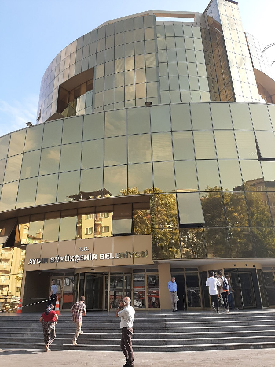 Uzaydan bile parlar burası