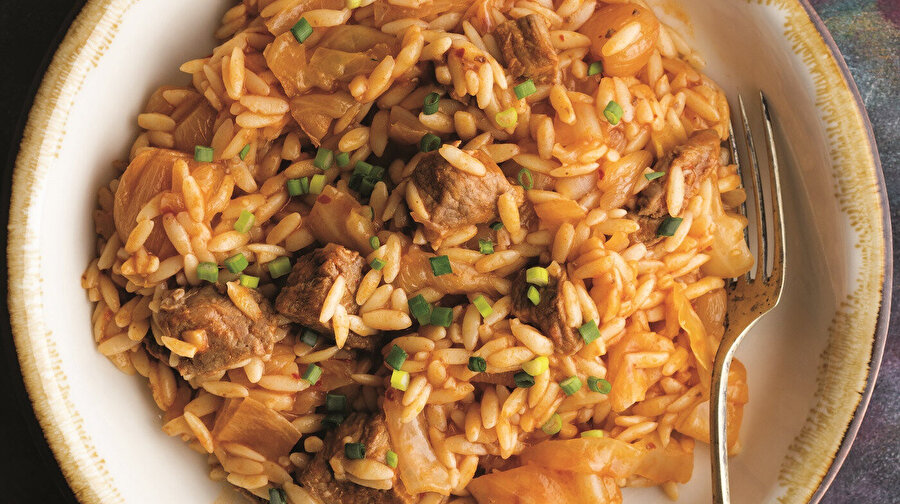 Etli ve Şehriyeli Beyaz Lahana Yemeği tarifi