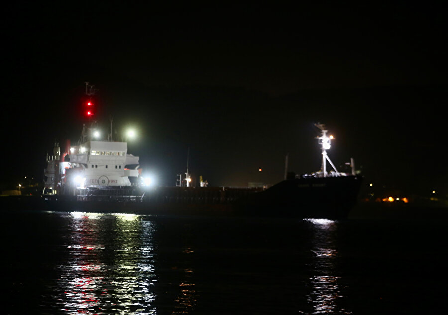 İstanbul Boğazı'nda gemi trafiği yeniden başladı