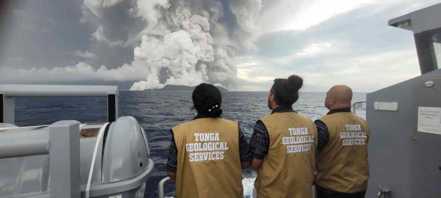 Tonga’daki yanardağ patladı