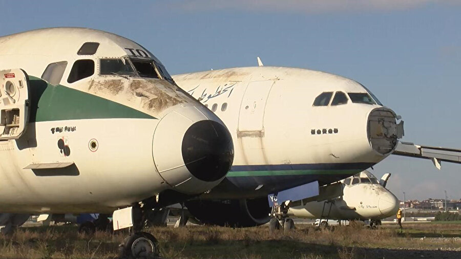 23 yıldır bekleyen uçak 12 parçaya bölünerek satıldı