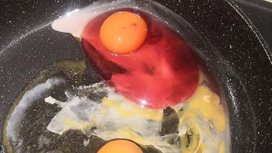 Sosyal medyada paylaşılan kırmızı yumurta fotoğrafı