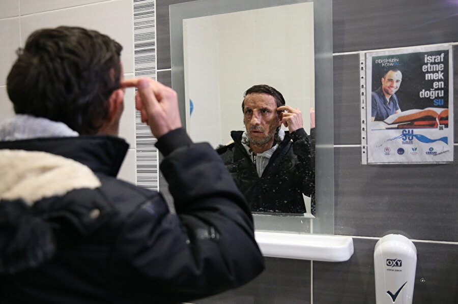 Türkiye'nin ilk yüz nakli ameliyatını ola Uğur Acar