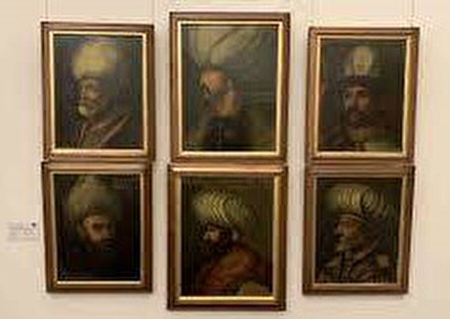 Kanuni Sultan Süleyman’ın bakır çerçeveli portresi haricinde 16. ve 17. yüzyıllarda yapılan birden fazla portresi mevcut.