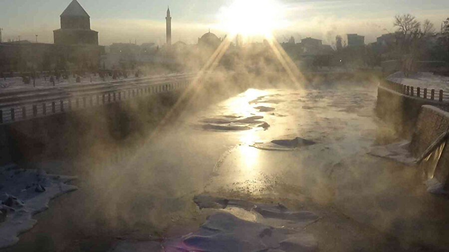 Eksi 30 dereceyi gören ilimizde her şey dondu