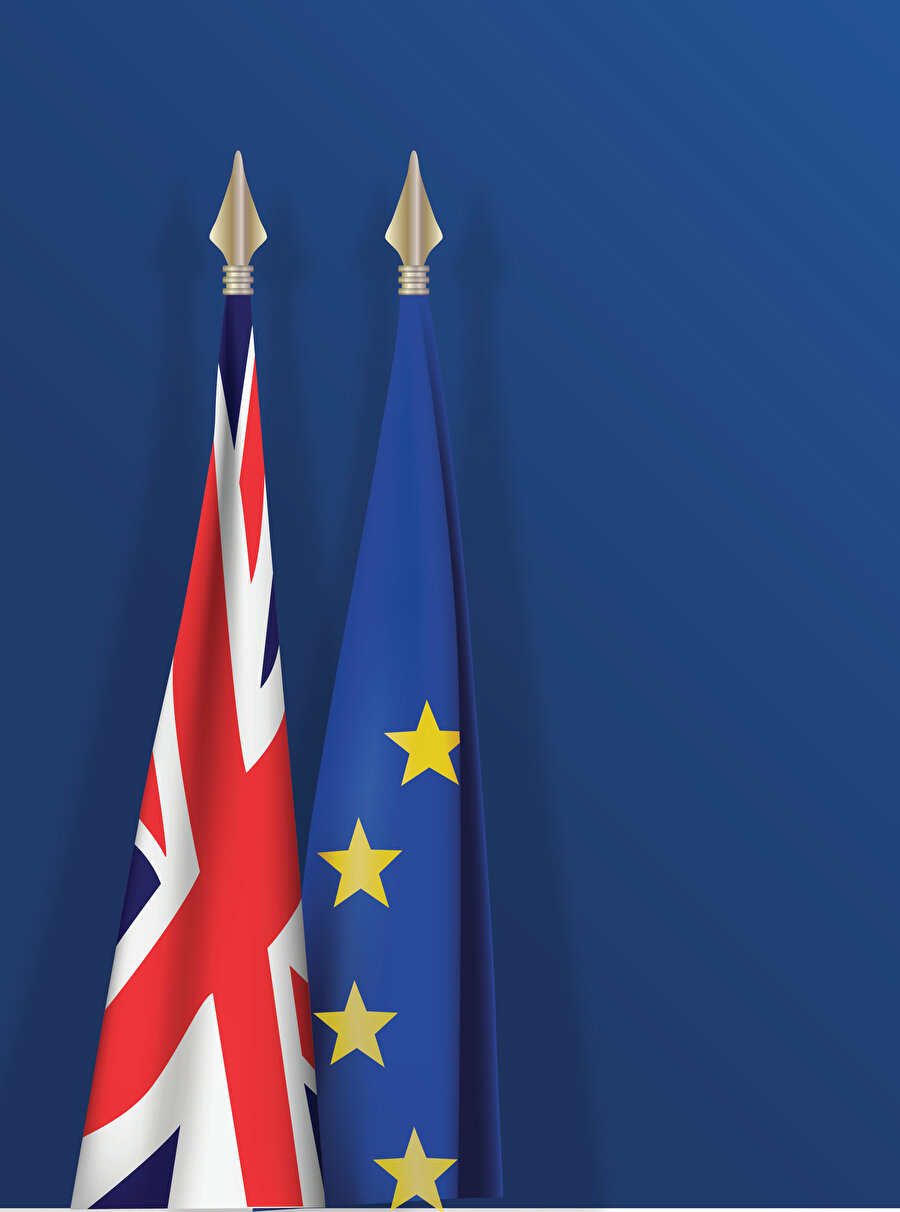 İngiltere bayrağı ve Avrupa Birliği bayrağı. 