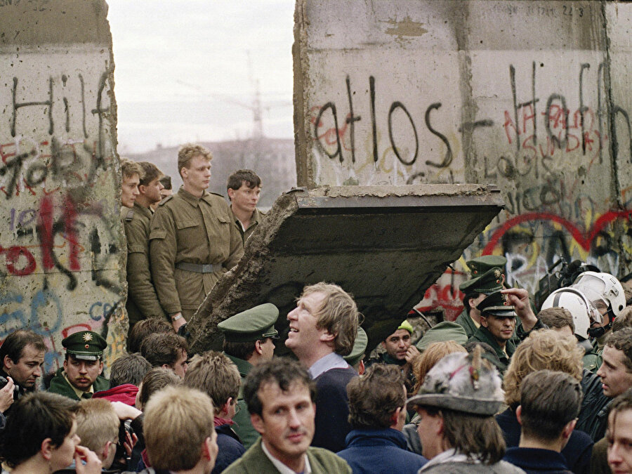 Berlin Duvarı’nın yıkılışının üzerinden tam 30 yıl geçti. 