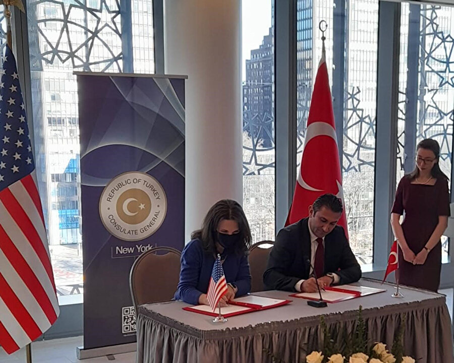 Anadolu kökenli 14 eser, Manhattan Savcılığı tarafından Türkiye'ye iadesi için New York Başkonsolosluğu'na teslim edildi.