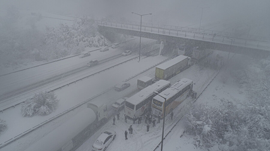 36 araç birbirine girdi: Çok sayıda yaralı var