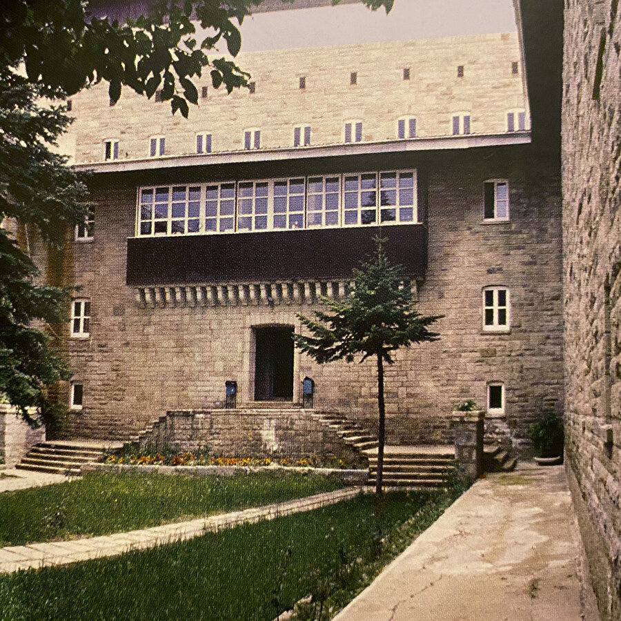 Avlu Girişi (Kaynak: Bursa Belediye Arşivi)