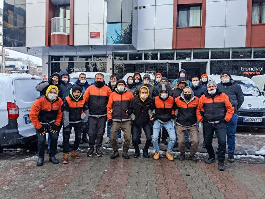 Trendyol kuryelerinin eylemi devam ediyor