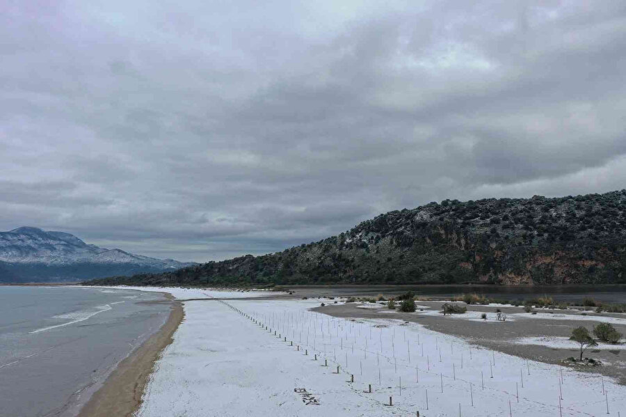 Dünyaca ünlü İztuzu Plajı karla kaplandı