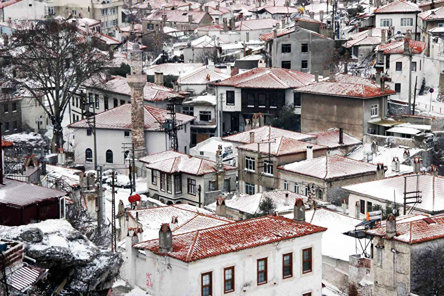 Muğla’da bulunan kiremit evler beyaz örtü ile kaplandı