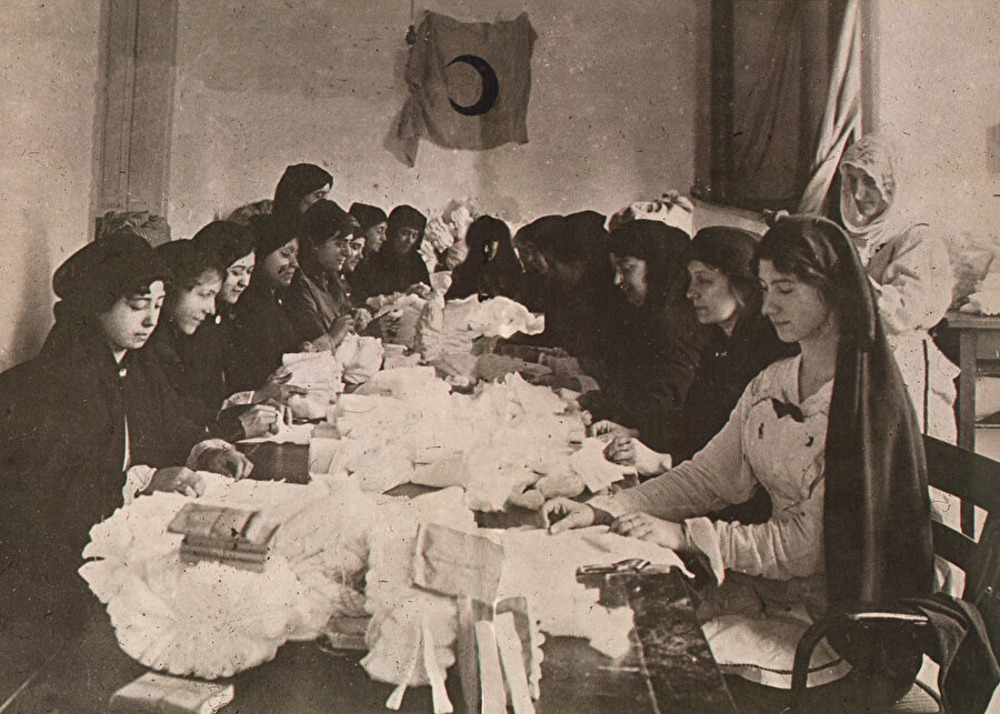 Silahları susturan hanım elleri